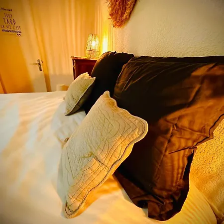 Le Sunset: Seaside Retreat With Garden And Bike-friendly Amenities Apartment