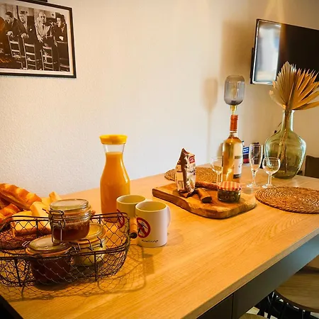 Le Sunset: Seaside Retreat With Garden And Bike-friendly Amenities Apartment *