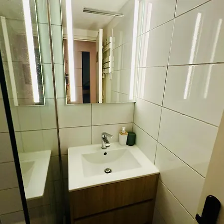 Le Sunset: Seaside Retreat With Garden And Bike-friendly Amenities Apartment *